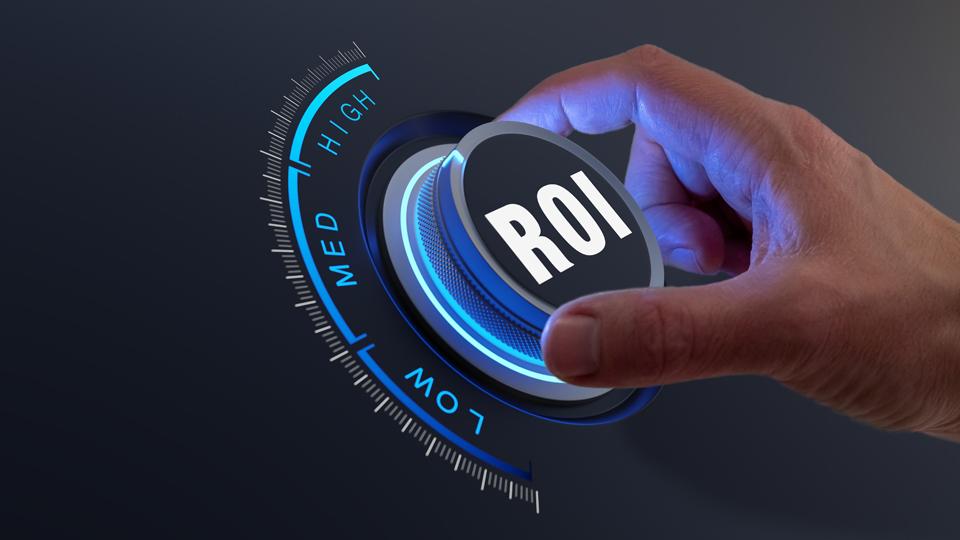 The letters ROI on a dial