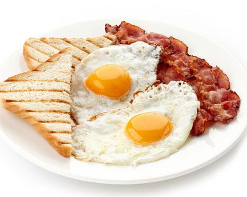 eggs, bacon and toast breakfast