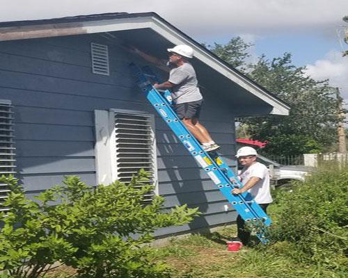 TeamCITGO & Habitat for Humanity volunteers