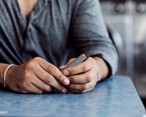 A person holding a Juul device