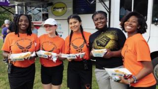 Spinx Cluck Truck Community Meals