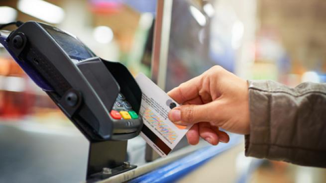 A person swiping a credit card