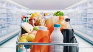 Food and drinks in a grocery cart