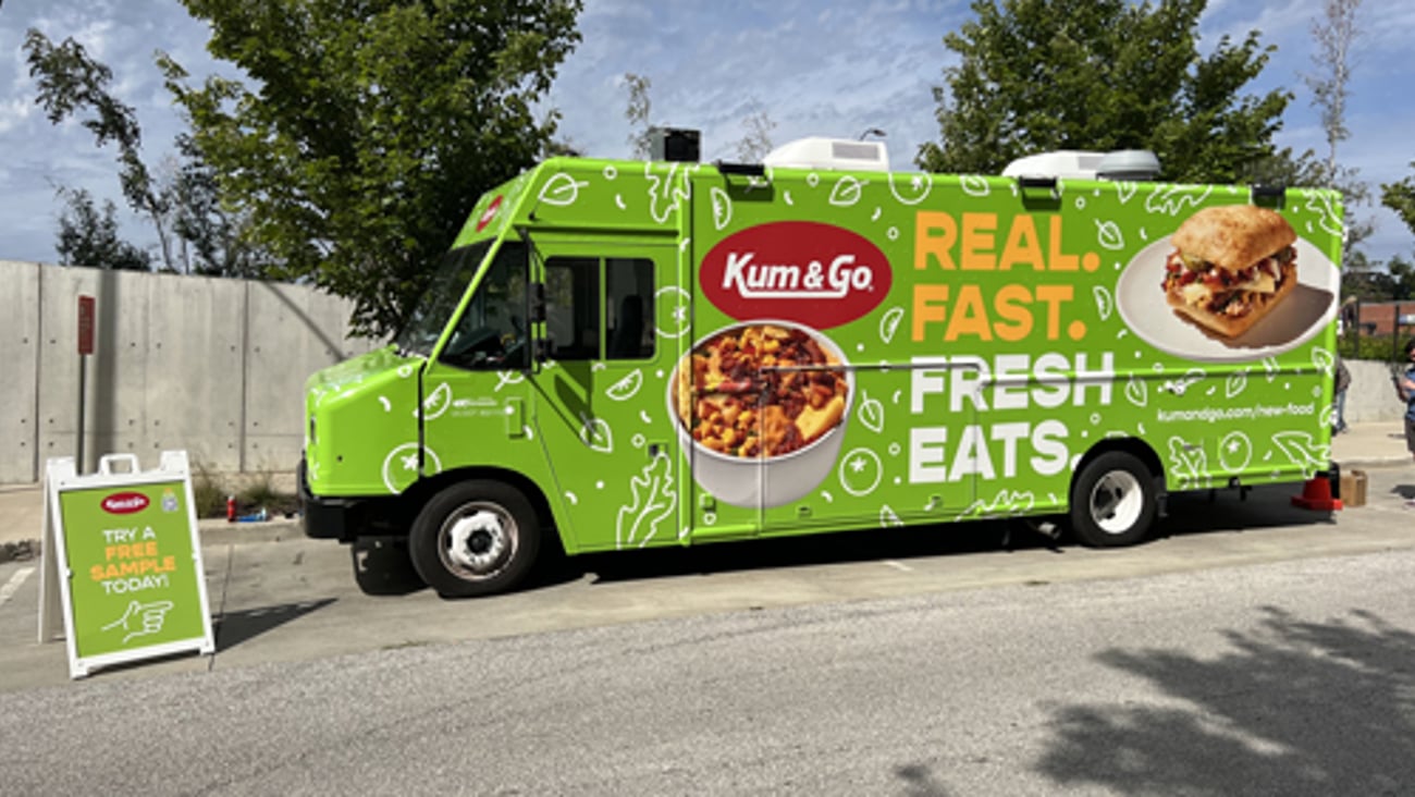 Kum & Go's food truck