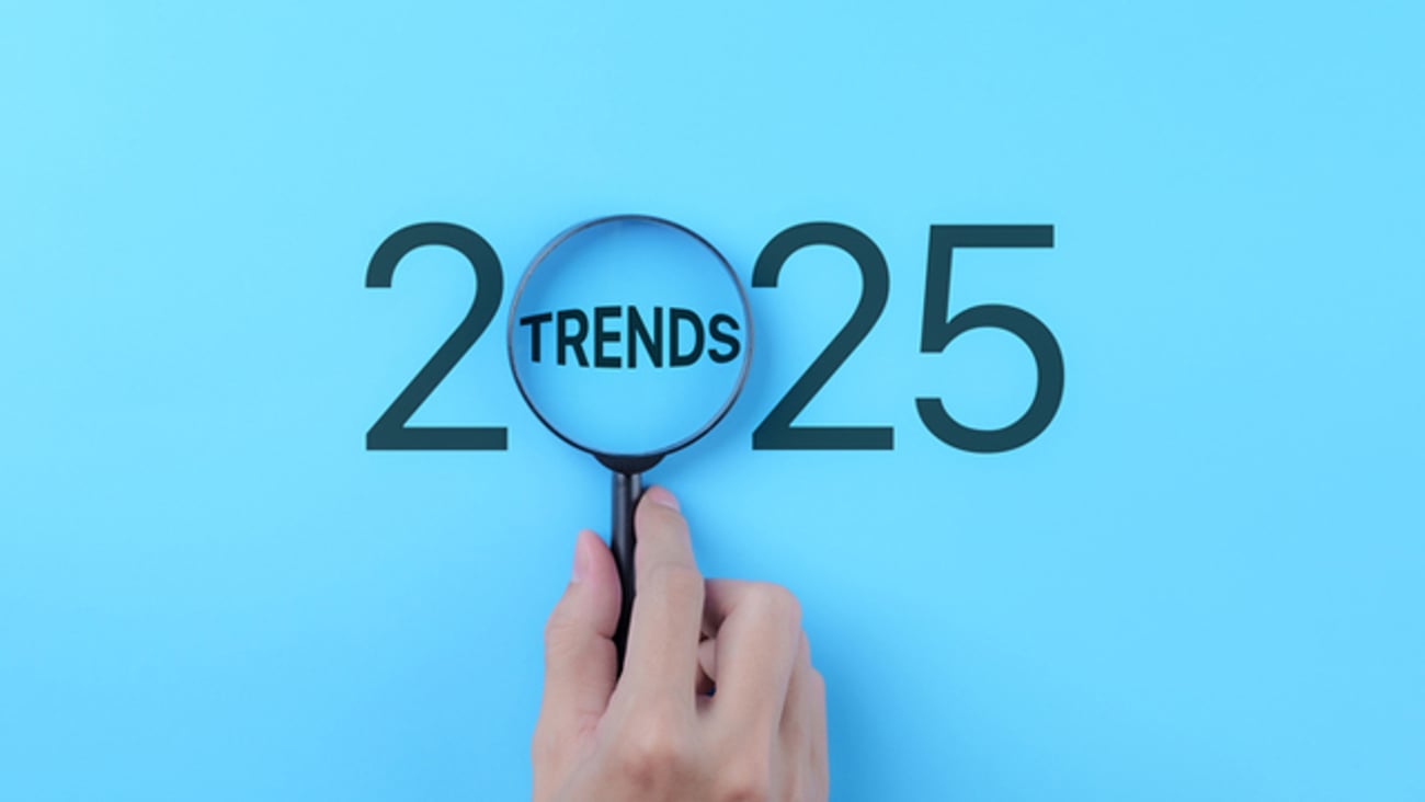 2025 with a magnifying glass over the word trends