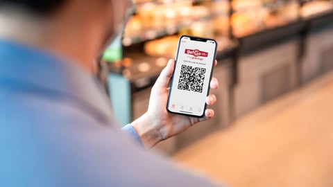 A GetGo consumer using Grabango app