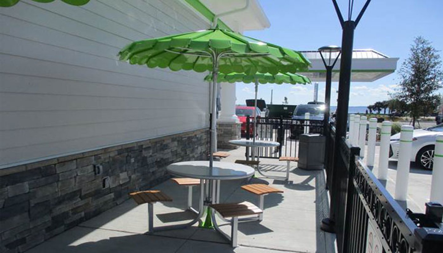 Cumberland Farms outdoor patio seating