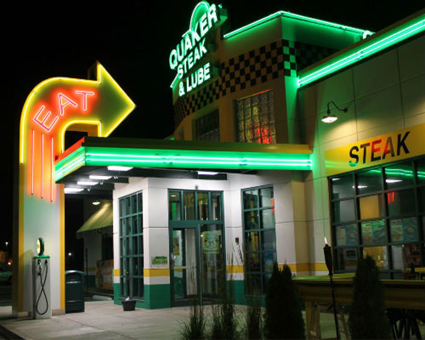 Quaker Steak & Lube exterior