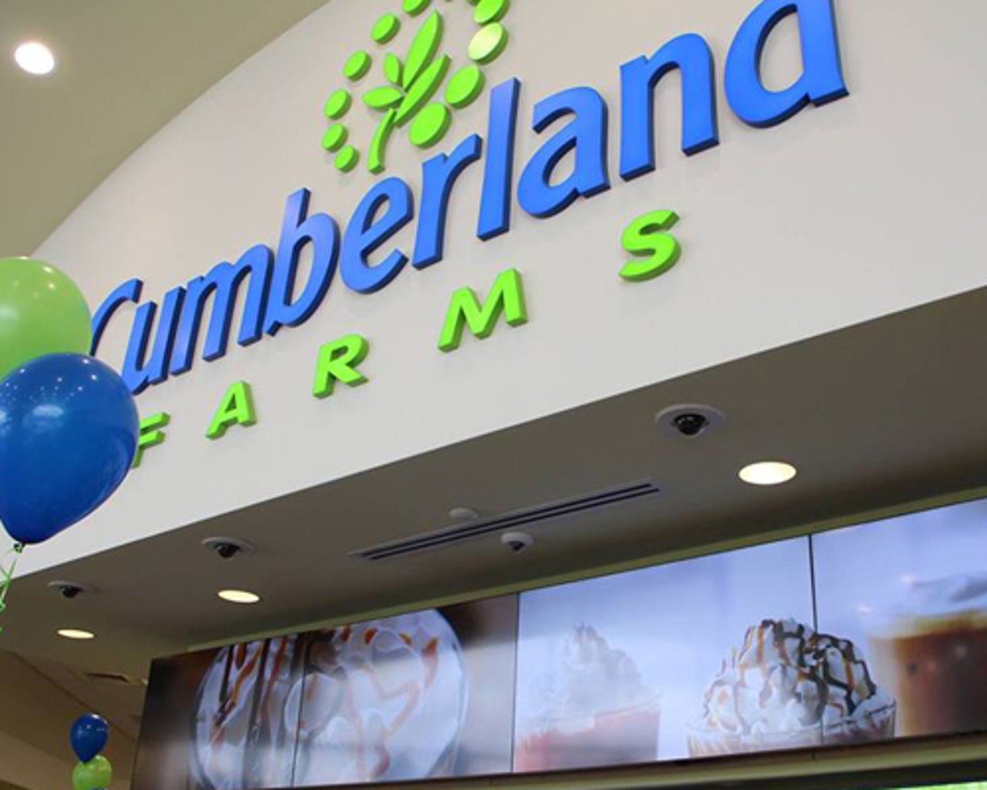 Grand opening of a Cumberland Farms convenience store