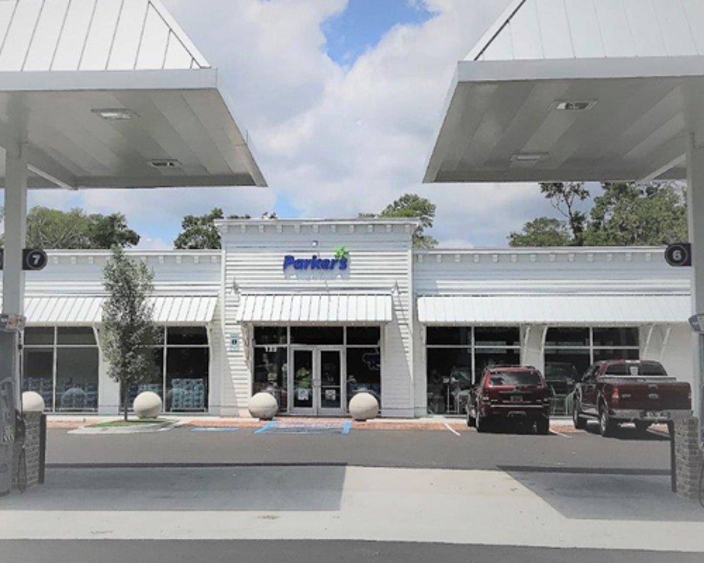 Parker's opened its 52nd store, welcoming customers on Lady's Island, S.C.