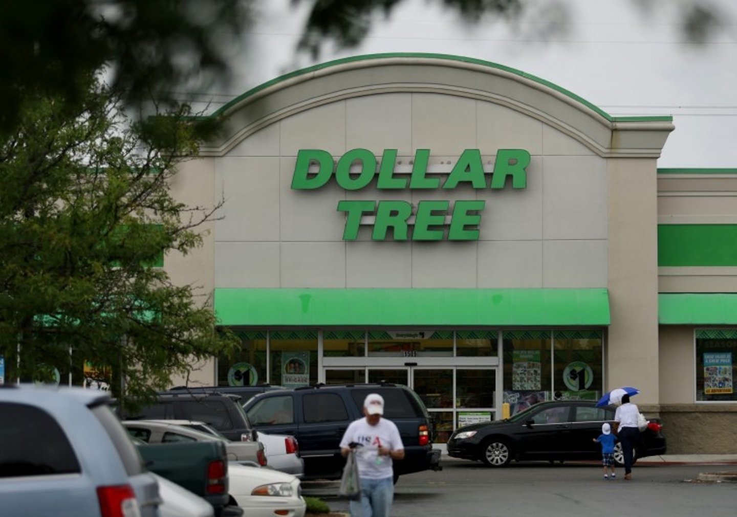 Exterior view of Dollar Tree store