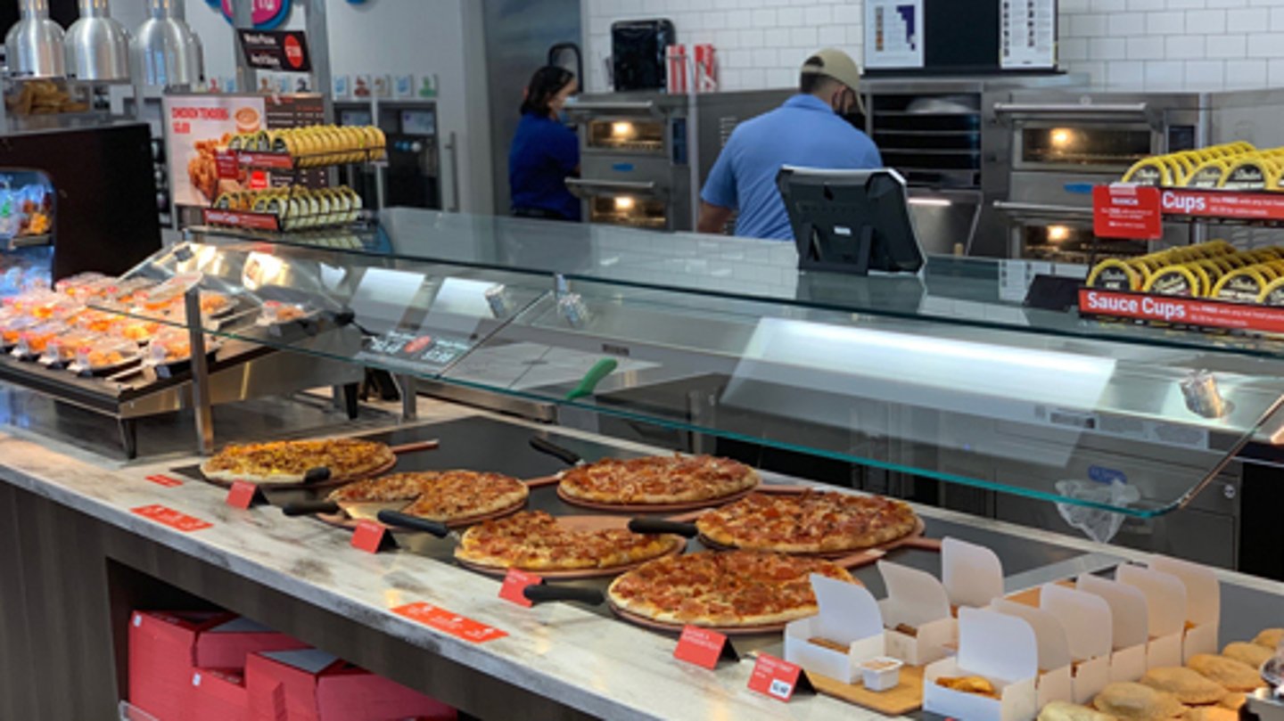 Pizza at RaceTrac's Davenport Travel Center