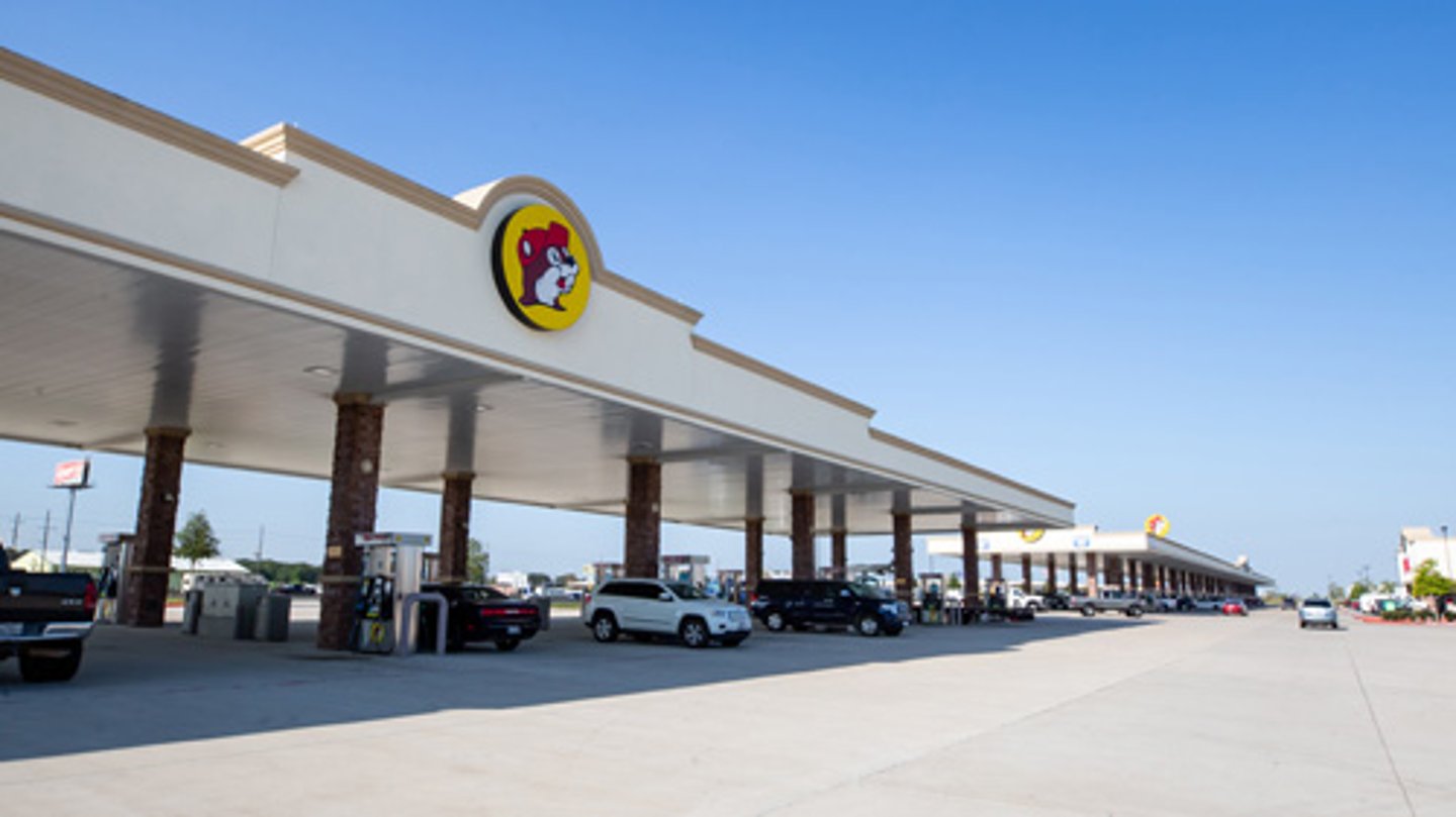 Buc-ee's fuel canopy with 120 positions