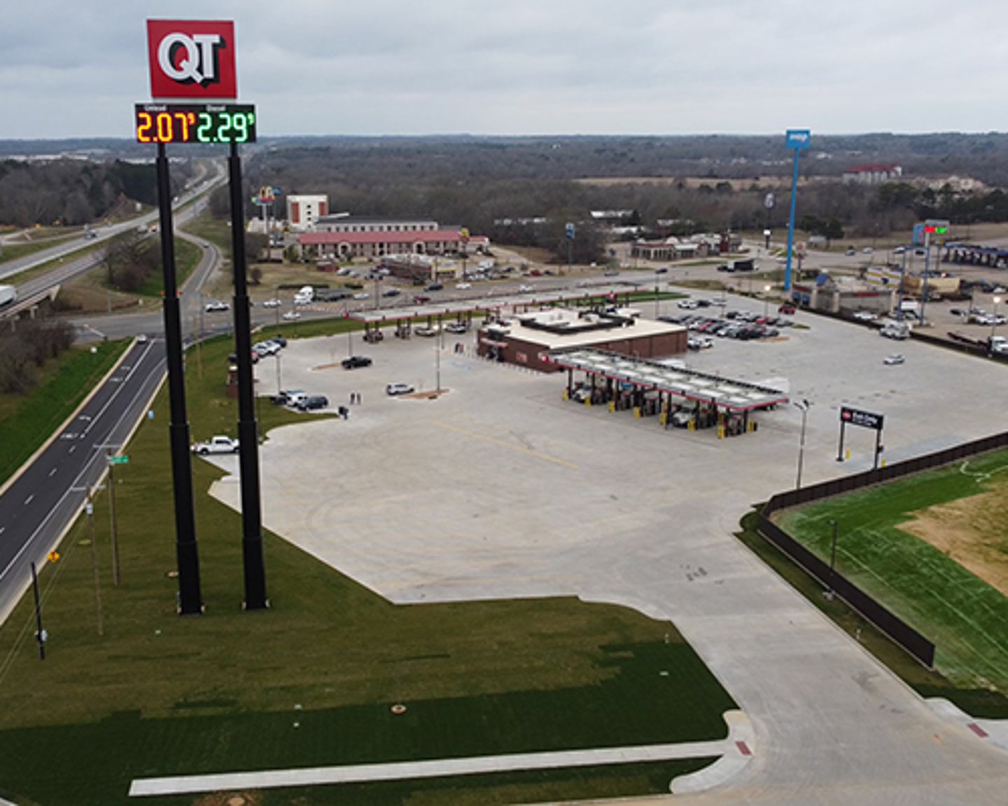 QuikTrip Remove Travel Center wide view