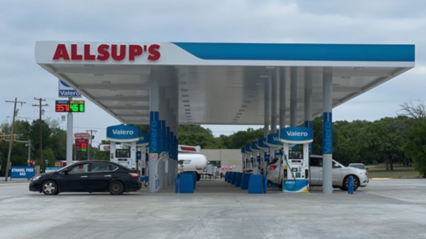 Allsup's store forecourt