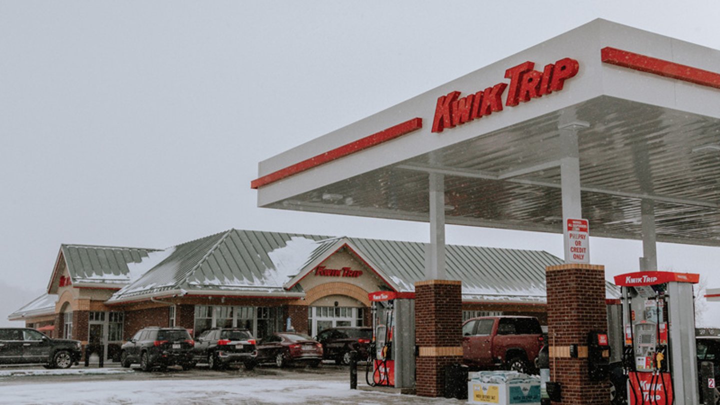 Kwik Trip's 800th convenience store located Holmen, Wis.