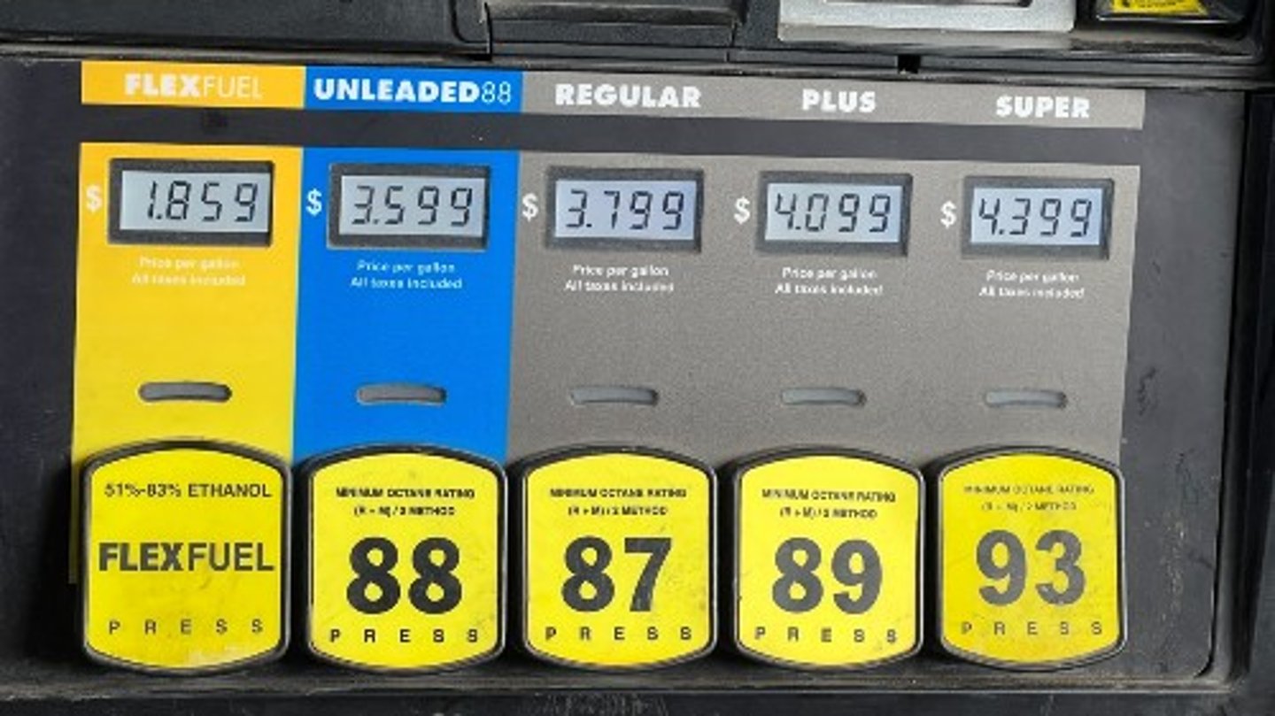 Sheetz gas pump with E85 price drop