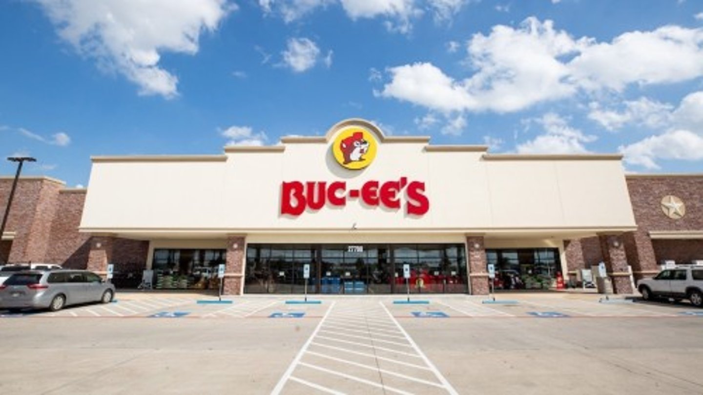 Buc-ee's Tavel center exterior